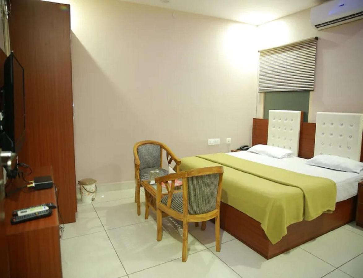 Hotel Kings, Rohtak Εξωτερικό φωτογραφία